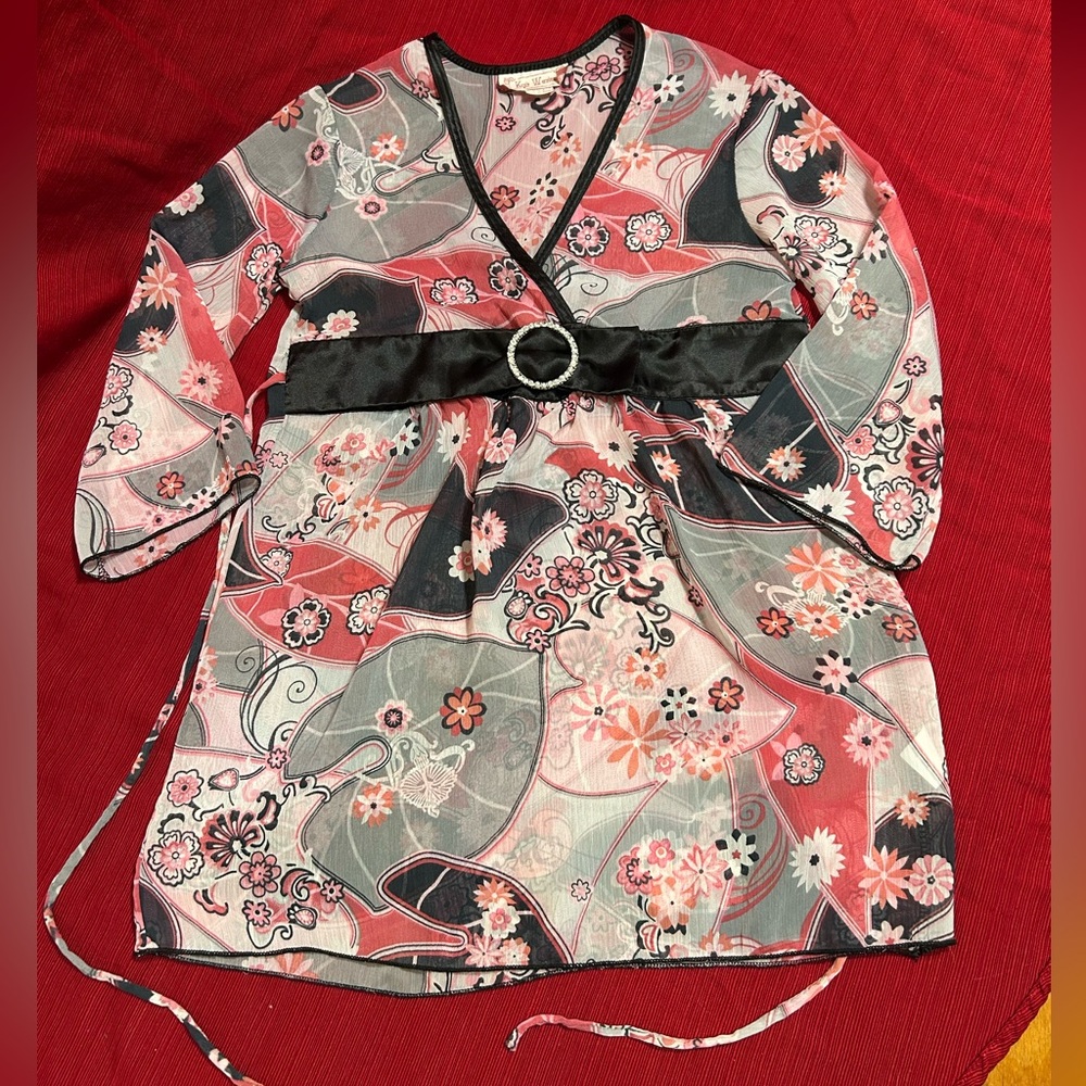 Sheer Y2K top with 3/4 sleeves and tie